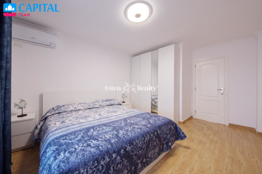 Parduodamas namas Calle El Almendro, 11 , 233.00 kv.m ploto,  Floors 16