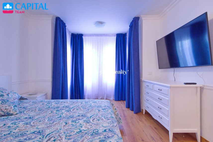 Parduodamas namas Calle El Almendro, 11 , 233.00 kv.m ploto,  Floors 27