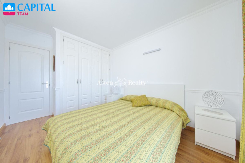 Parduodamas namas Calle El Almendro, 11 , 233.00 kv.m ploto,  Floors 32