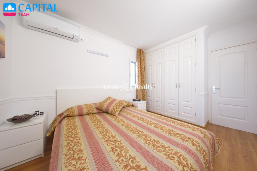 Parduodamas namas Calle El Almendro, 11 , 233.00 kv.m ploto,  Floors 34