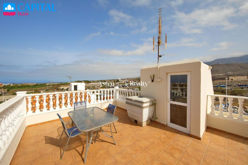 Parduodamas namas Calle El Almendro, 11 , 233.00 kv.m ploto,  Floors 37