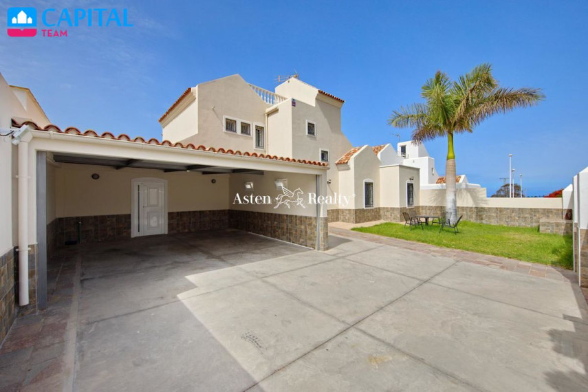 Parduodamas namas Calle El Almendro, 11 , 233.00 kv.m ploto,  Floors 43