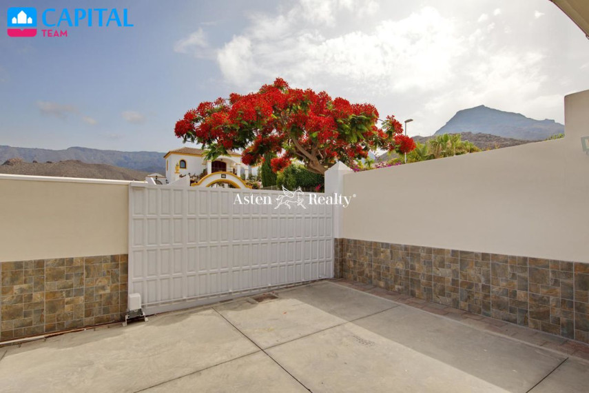 Parduodamas namas Calle El Almendro, 11 , 233.00 kv.m ploto,  Floors 44
