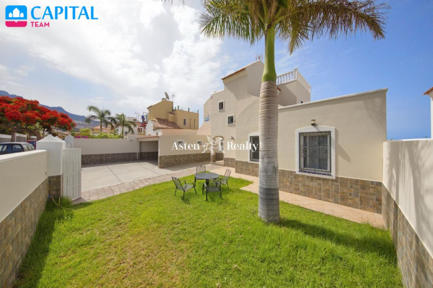 Parduodamas namas Calle El Almendro, 11 , 233.00 kv.m ploto,  Floors 45