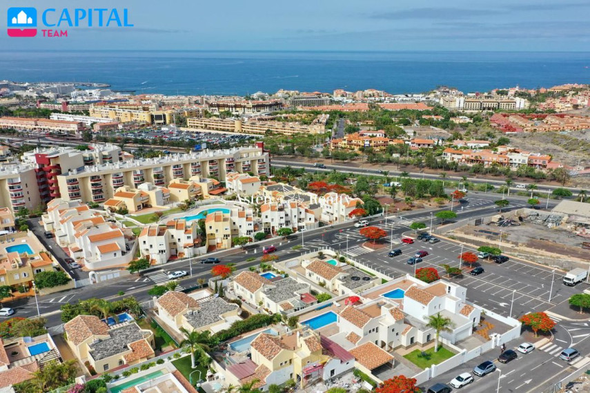 Parduodamas namas Calle El Almendro, 11 , 233.00 kv.m ploto,  Floors 48