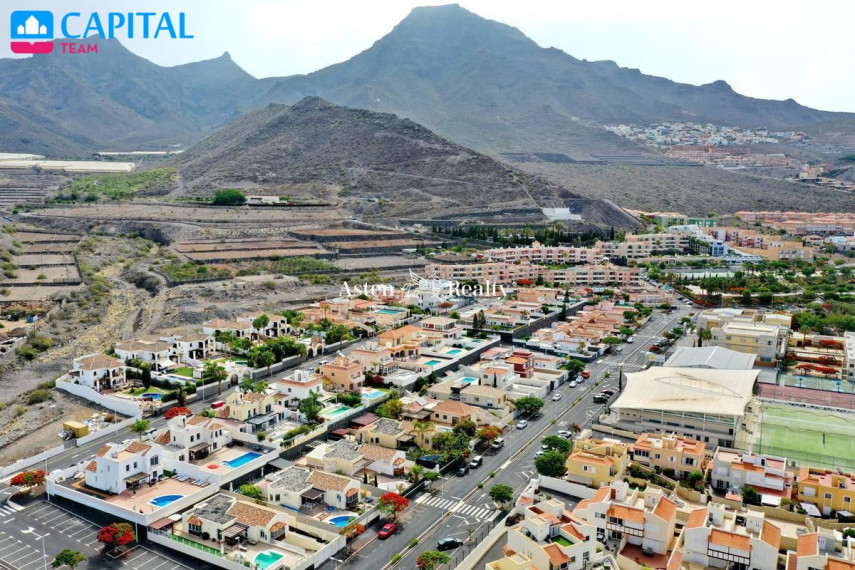 Parduodamas namas Calle El Almendro, 11 , 233.00 kv.m ploto,  Floors 50