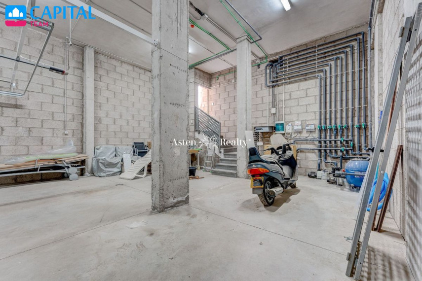 Parduodamas namas Avenida de San Francisco, 7 , 311.00 kv.m ploto,  Floors 40