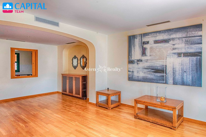 Parduodamas namas Calle Trasera de San Blas, 101 , 180.00 kv.m ploto,  Floors 7