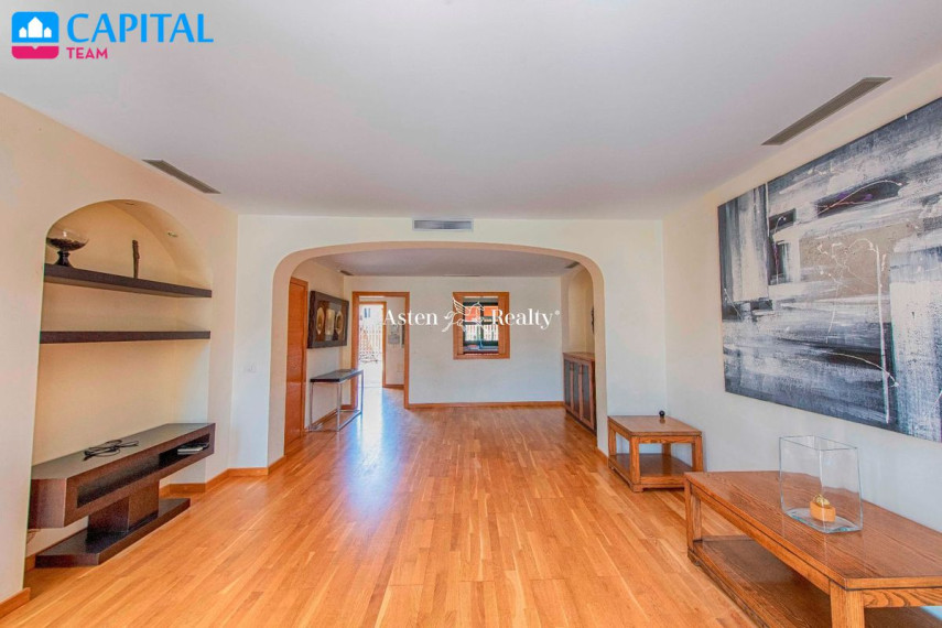 Parduodamas namas Calle Trasera de San Blas, 101 , 180.00 kv.m ploto,  Floors 8