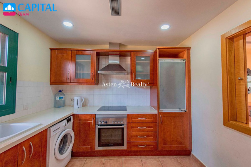 Parduodamas namas Calle Trasera de San Blas, 101 , 180.00 kv.m ploto,  Floors 12