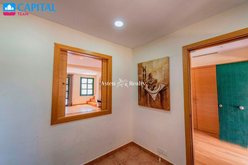 Parduodamas namas Calle Trasera de San Blas, 101 , 180.00 kv.m ploto,  Floors 15