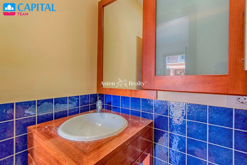 Parduodamas namas Calle Trasera de San Blas, 101 , 180.00 kv.m ploto,  Floors 18