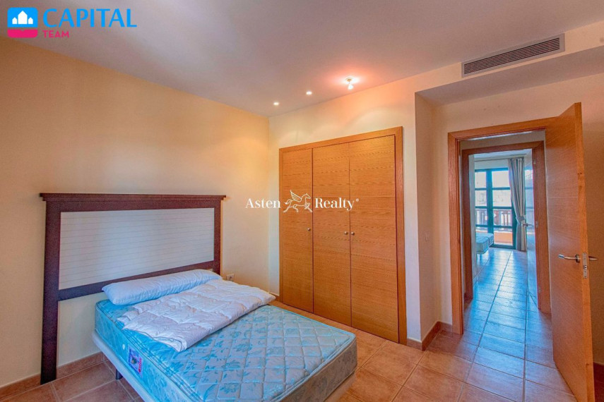 Parduodamas namas Calle Trasera de San Blas, 101 , 180.00 kv.m ploto,  Floors 26