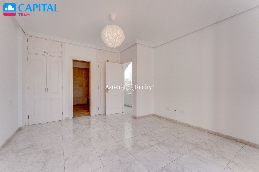 Parduodamas namas Calle Cardones, 2 , 138.00 kv.m ploto,  Floors 3