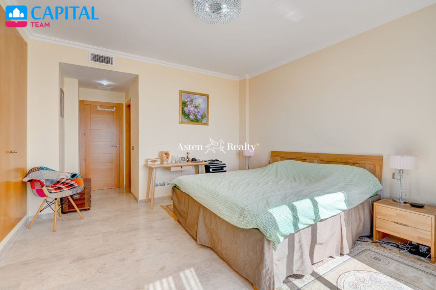 Parduodamas namas Calle Herrador, 17 , 179.00 kv.m ploto,  Floors 18