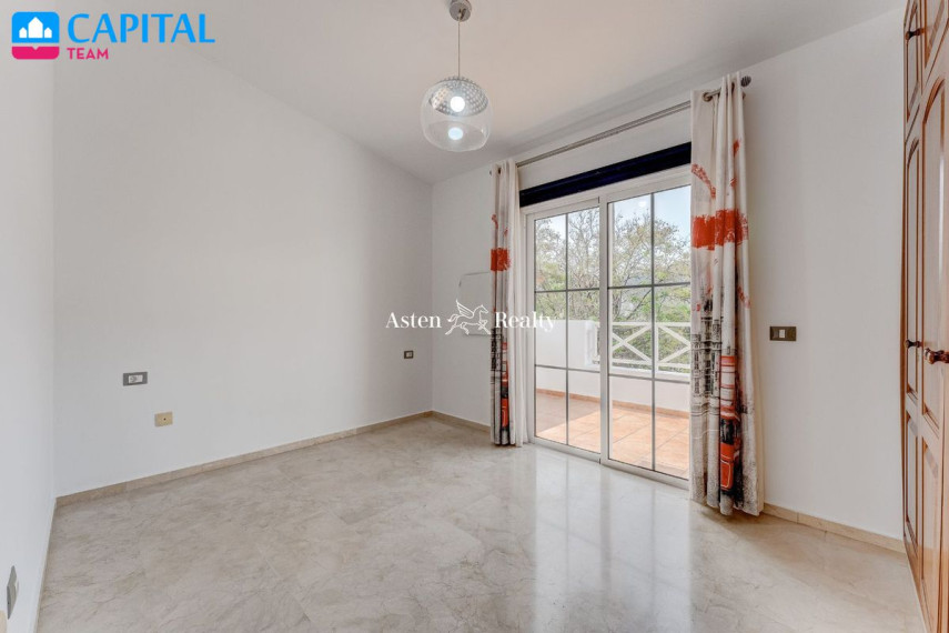 Parduodamas namas Calle de la Paloma , 211.00 kv.m ploto,  Floors 9