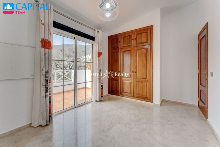 Parduodamas namas Calle de la Paloma , 211.00 kv.m ploto,  Floors 10