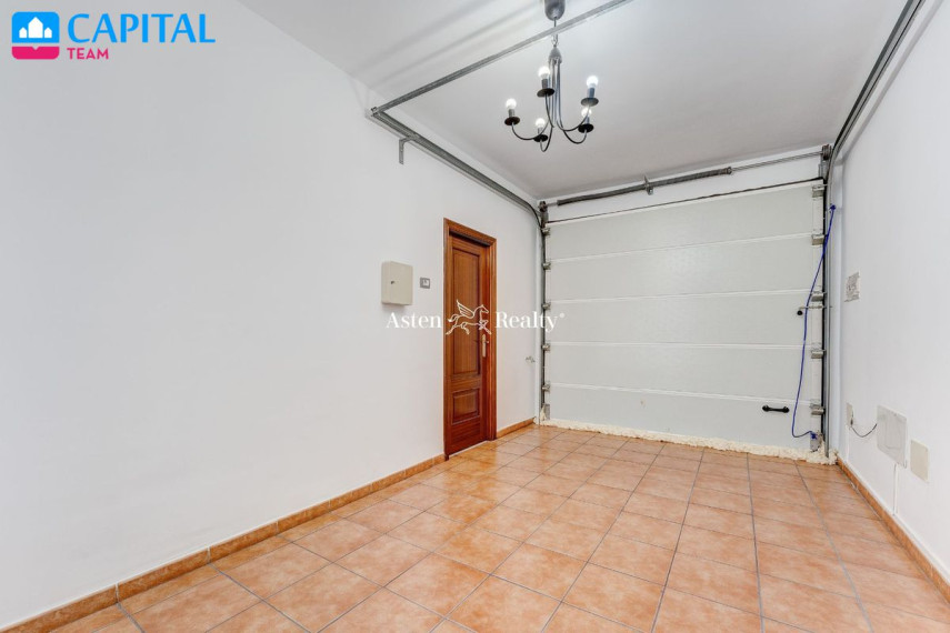 Parduodamas namas Calle de la Paloma , 211.00 kv.m ploto,  Floors 17