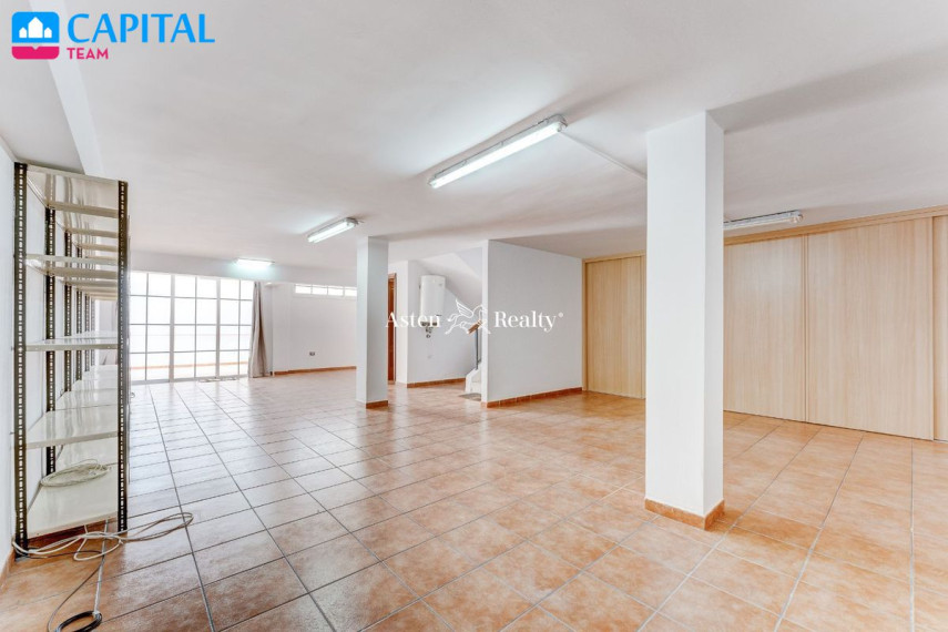 Parduodamas namas Calle de la Paloma , 211.00 kv.m ploto,  Floors 18