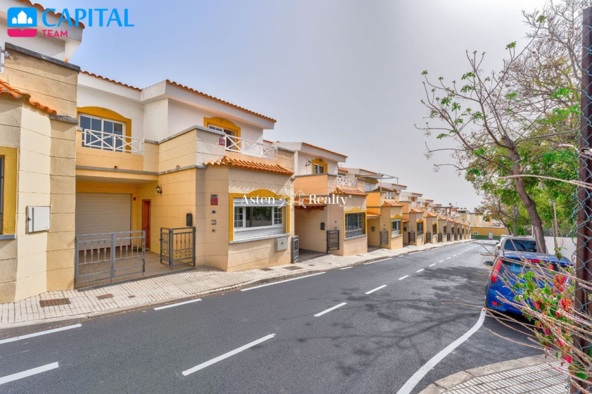 Parduodamas namas Calle de la Paloma , 211.00 kv.m ploto,  Floors 22