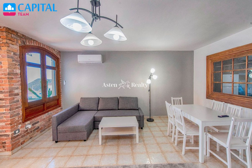 Parduodamas namas Calle Tinguafaya, 40 , 160.00 kv.m ploto,  Floors 4