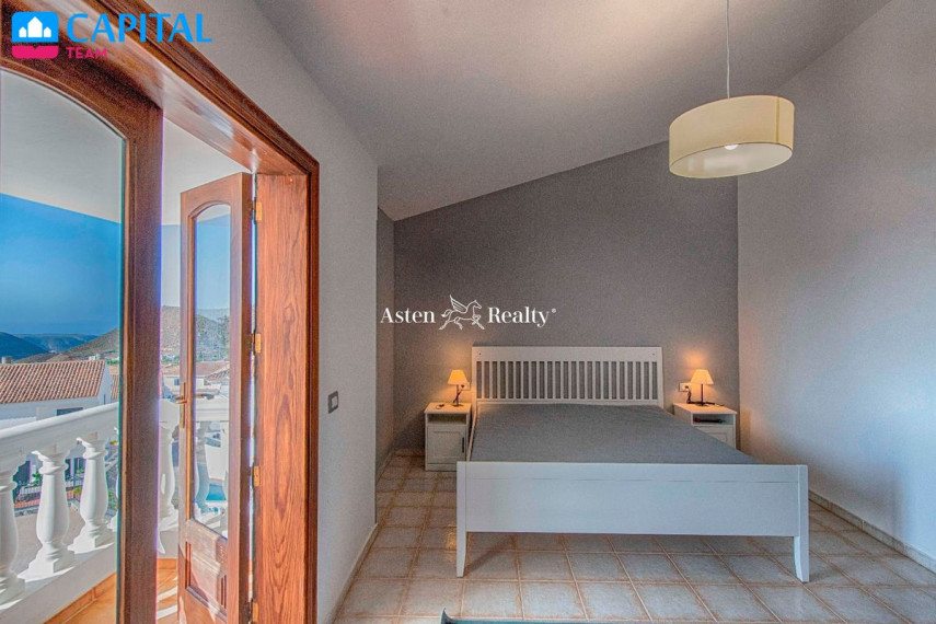 Parduodamas namas Calle Tinguafaya, 40 , 160.00 kv.m ploto,  Floors 18