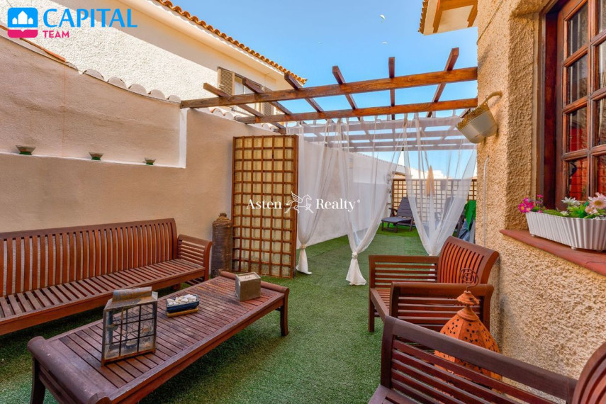 Parduodamas namas Calle Iriarte, 50 , 210.00 kv.m ploto,  Floors 45