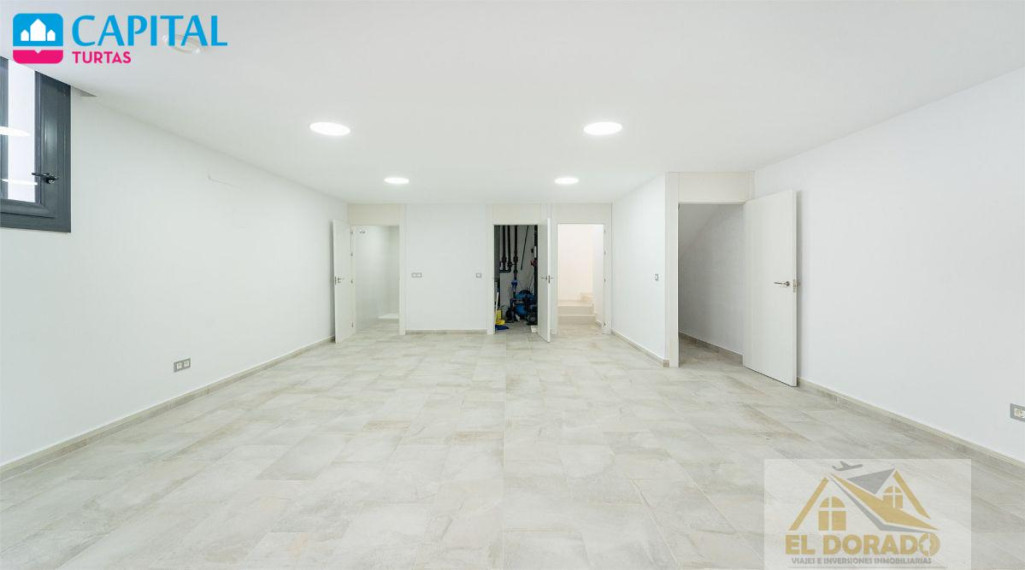 Parduodamas namas Calle San Sebastian, 8 , 244.00 kv.m ploto,  Floors 34