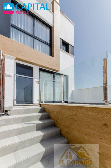 Parduodamas namas Calle Carcaixent, 3 , 229.00 kv.m ploto,  Floors 3