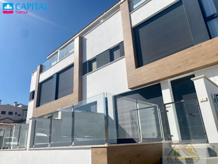 Parduodamas namas Calle Carcaixent, 3 , 229.00 kv.m ploto,  Floors 4