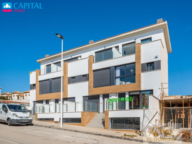 Parduodamas namas Calle Carcaixent, 3 , 187.00 kv.m ploto,  Floors 10