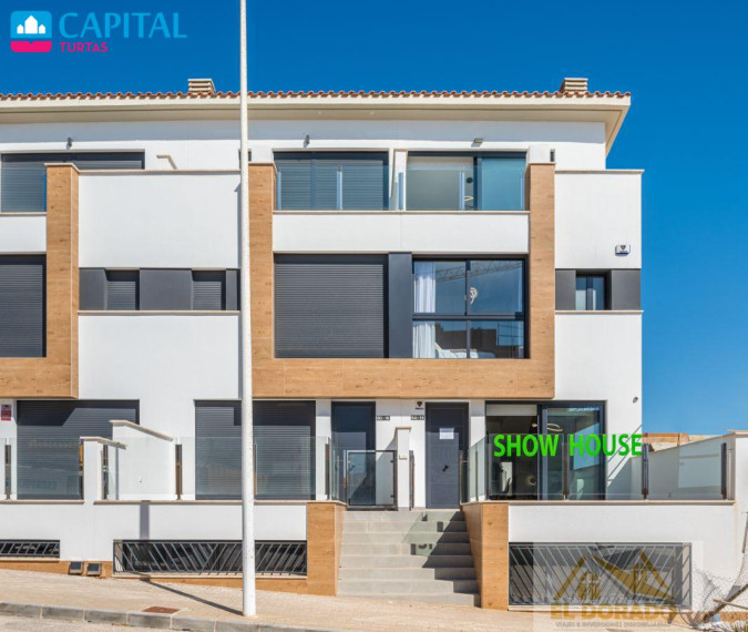 Parduodamas namas Calle Carcaixent, 3 , 187.00 kv.m ploto,  Floors 13