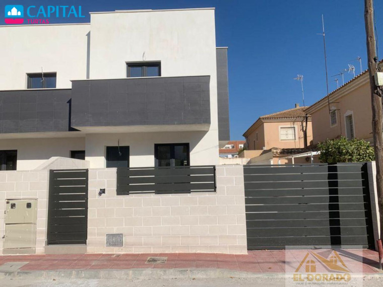 Parduodamas namas Calle Maestro Gabriel Pardo Zapata, 145 , 98.00 kv.m ploto,  Floors 3