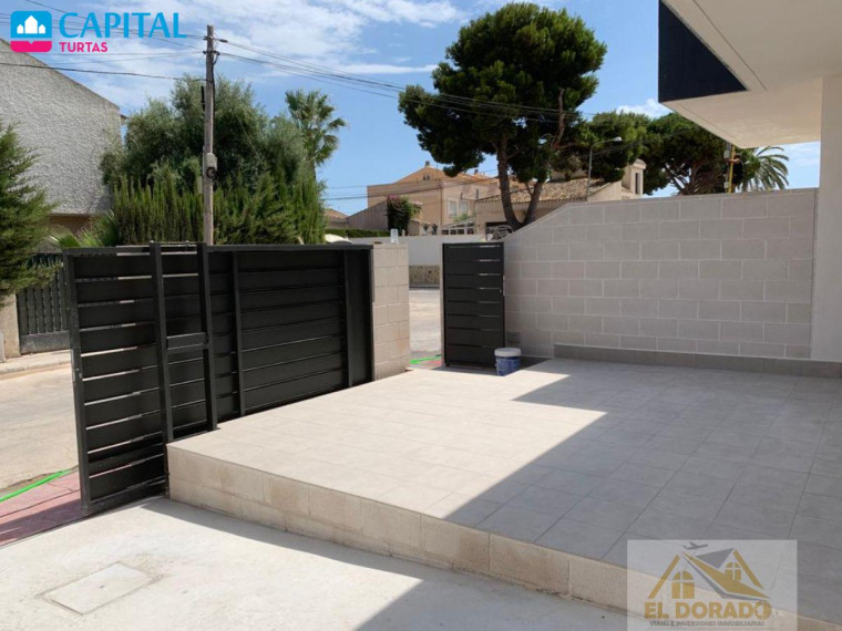 Parduodamas namas Calle Maestro Gabriel Pardo Zapata, 145 , 98.00 kv.m ploto,  Floors 8
