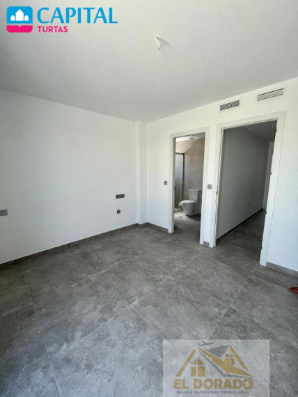 Parduodamas namas Calle Maestro Gabriel Pardo Zapata, 145 , 98.00 kv.m ploto,  Floors 17