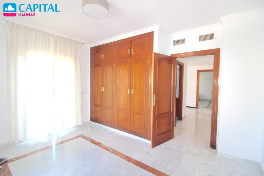 Nuomojamas namas Marbella Este - El Rosario , 300.00 kv.m ploto,  Floors 34
