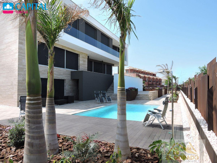 Parduodamas namas Calle de Catamaran, 78 , 540.00 kv.m ploto,  Floors 9