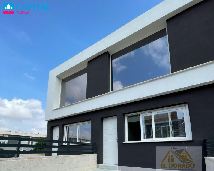 Parduodamas namas Calle de Malta, 74 , 105.00 kv.m ploto,  Floors 2
