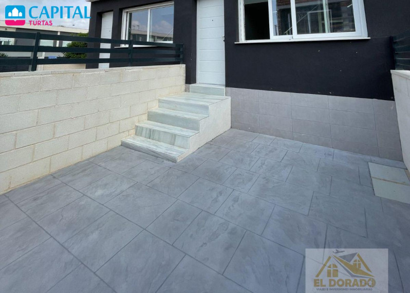 Parduodamas namas Calle de Malta , 105.00 kv.m ploto,  Floors 14