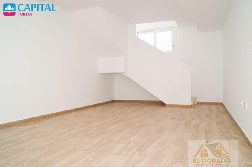 Parduodamas namas Calle de Malta , 144.00 kv.m ploto,  Floors 13