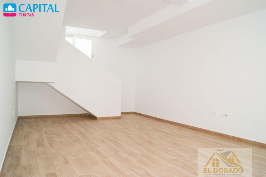 Parduodamas namas Calle de Malta , 144.00 kv.m ploto,  Floors 14