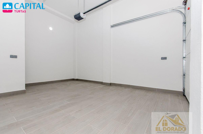 Parduodamas namas Calle Carcaixent, 3 , 178.00 kv.m ploto,  Floors 11