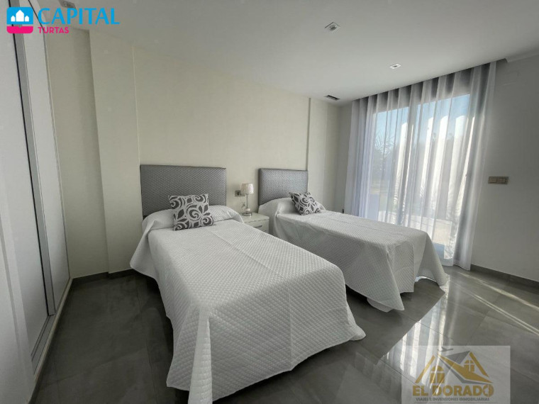 Parduodamas namas Calle Veleta, 11 , 175.00 kv.m ploto,  Floors 13