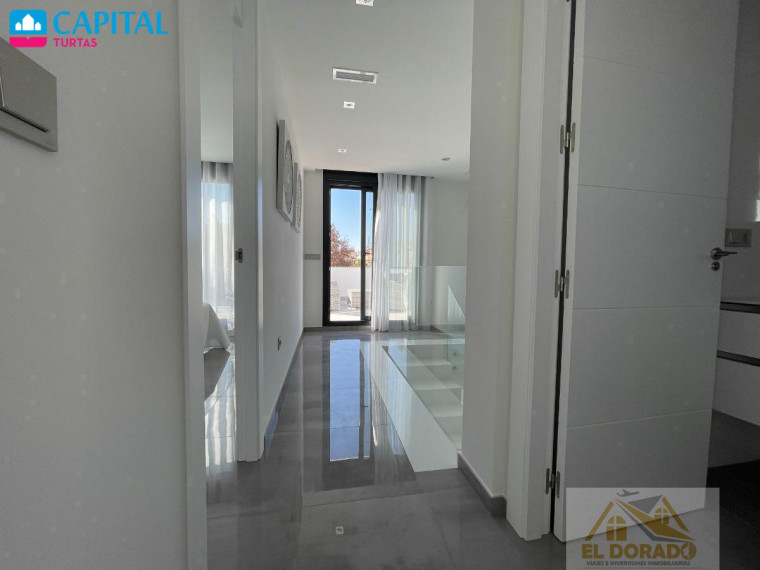 Parduodamas namas Calle Veleta, 11 , 175.00 kv.m ploto,  Floors 19