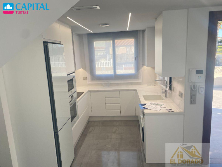 Parduodamas namas Calle Veleta, 11 , 175.00 kv.m ploto,  Floors 23