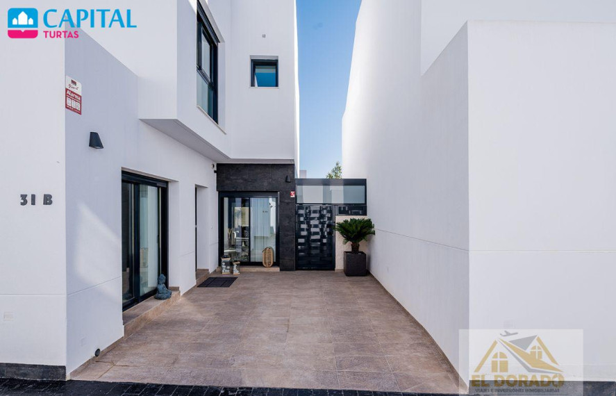 Parduodamas namas Calle Rafael de León, 201 , 115.00 kv.m ploto,  Floors 29