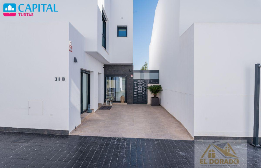 Parduodamas namas Calle Rafael de León, 201 , 115.00 kv.m ploto,  Floors 30