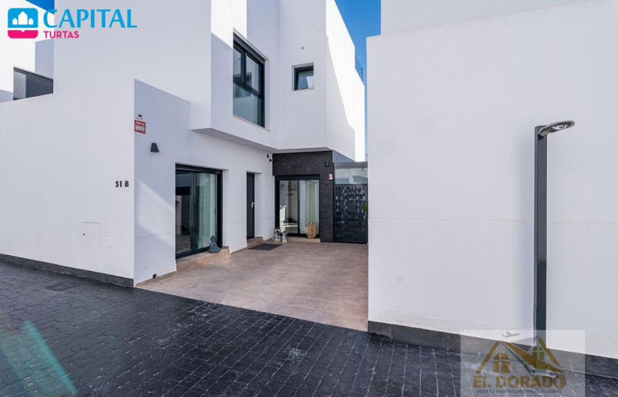 Parduodamas namas Calle Rafael de León, 201 , 115.00 kv.m ploto,  Floors 31