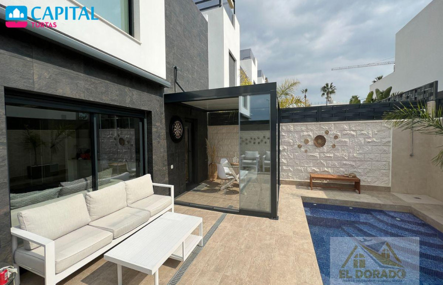 Parduodamas namas Calle Rafael de León, 201 , 115.00 kv.m ploto,  Floors 33