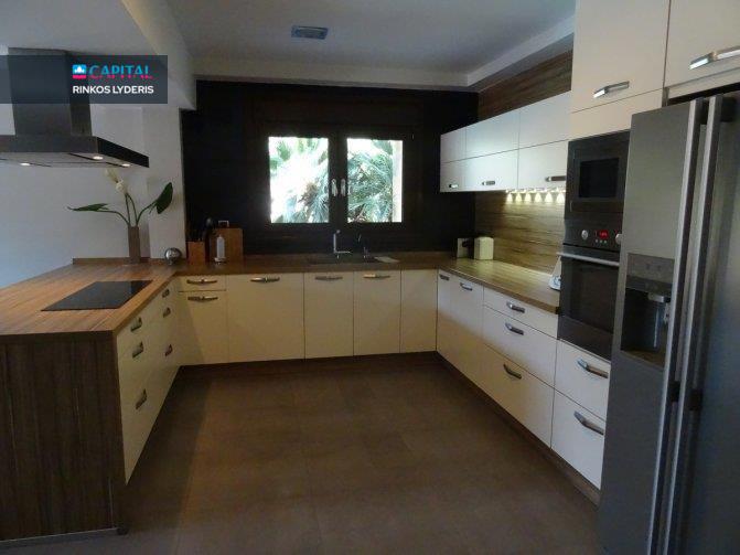 Šiuolaikinė vila prabangioje Eldos urbanizacijoje (Alikantėje) dabar už specialią kainą!!!  26